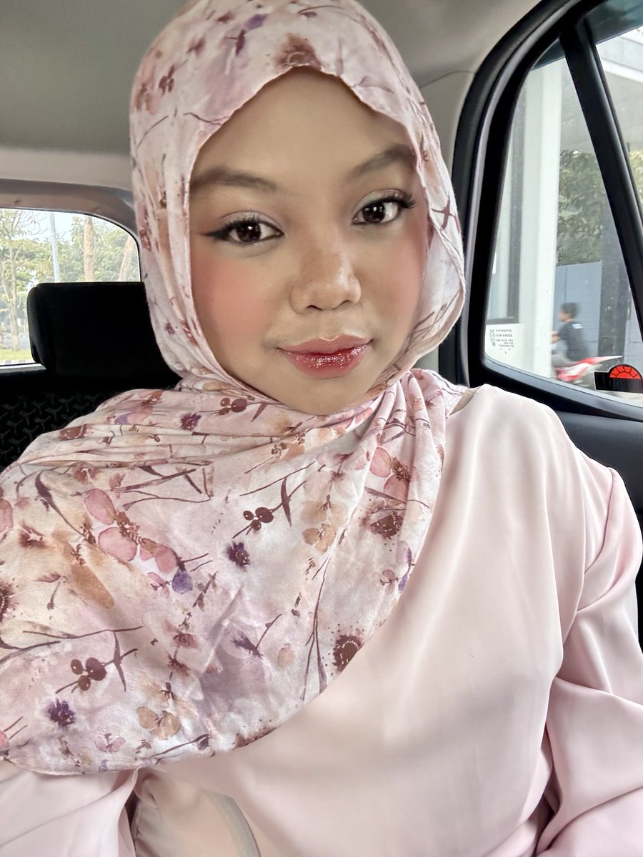 capcaygoyeng's tweet photo. Aku OKAY deh pake pink https://t.co/H0RpB1QwJn