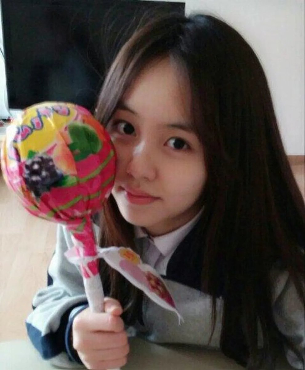 iver51710044's tweet photo. KIM SOHYUN's Selca THEN (2013) &amp; NOW (2026)

Spot the difference? 404 Not Found!

#김소현 #kimsohyun https://t.co/elYLEG5FX0