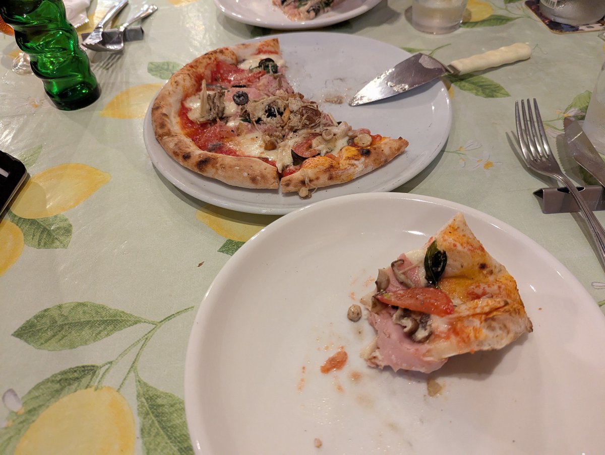 free917's tweet photo. オサレな店行ったけど、写真撮るの忘れてて食べかけの写真 https://t.co/QoHU0Oxv7b