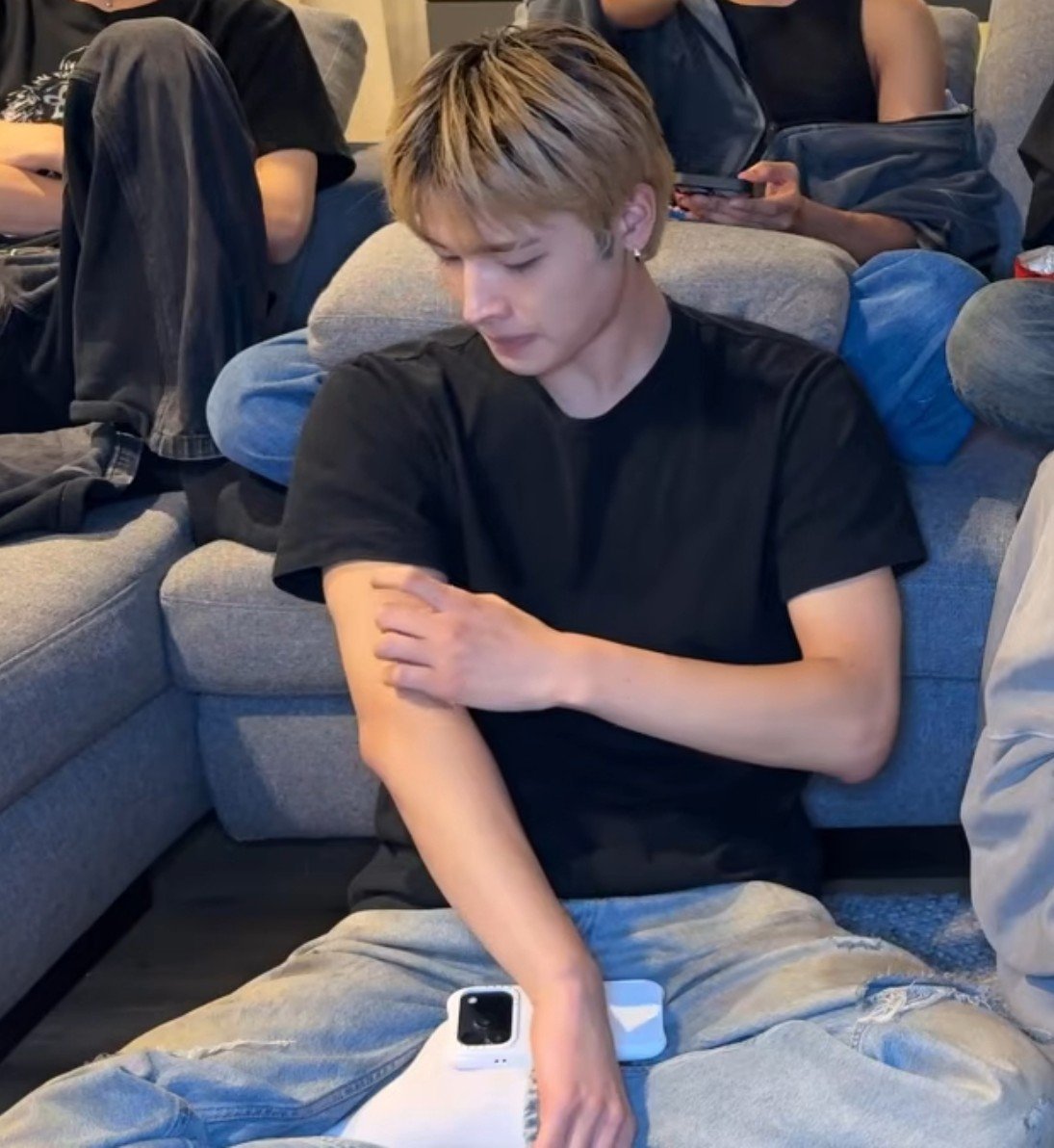 dowooncheeks's tweet photo. Ele apenas quieto existindo e mesmo assim sendo o homem mais lindo e perfeito desse mundo... Inoue Haru THE MAN THAT U ARE https://t.co/4Cx8uDYO1g