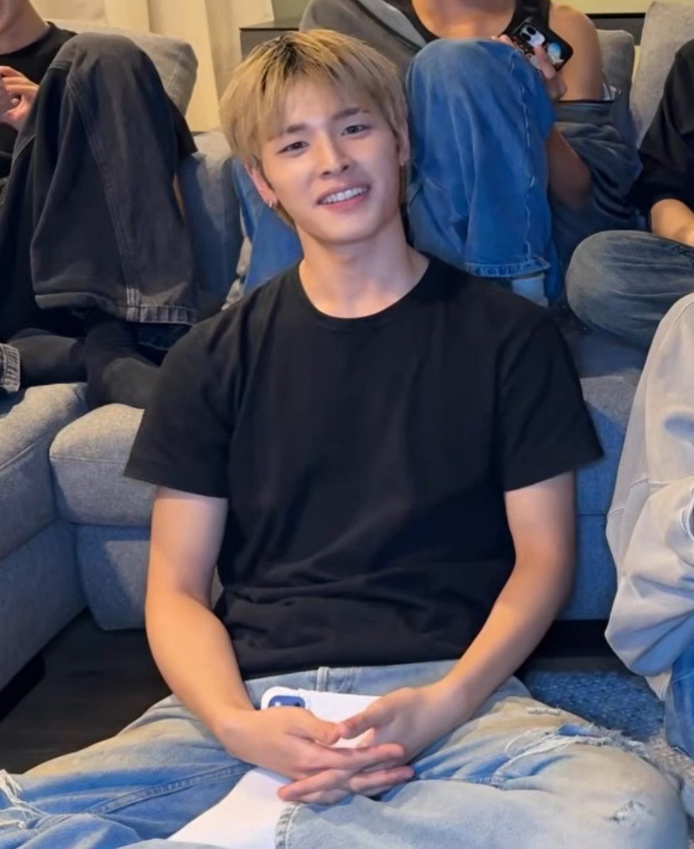 dowooncheeks's tweet photo. Ele apenas quieto existindo e mesmo assim sendo o homem mais lindo e perfeito desse mundo... Inoue Haru THE MAN THAT U ARE https://t.co/4Cx8uDYO1g