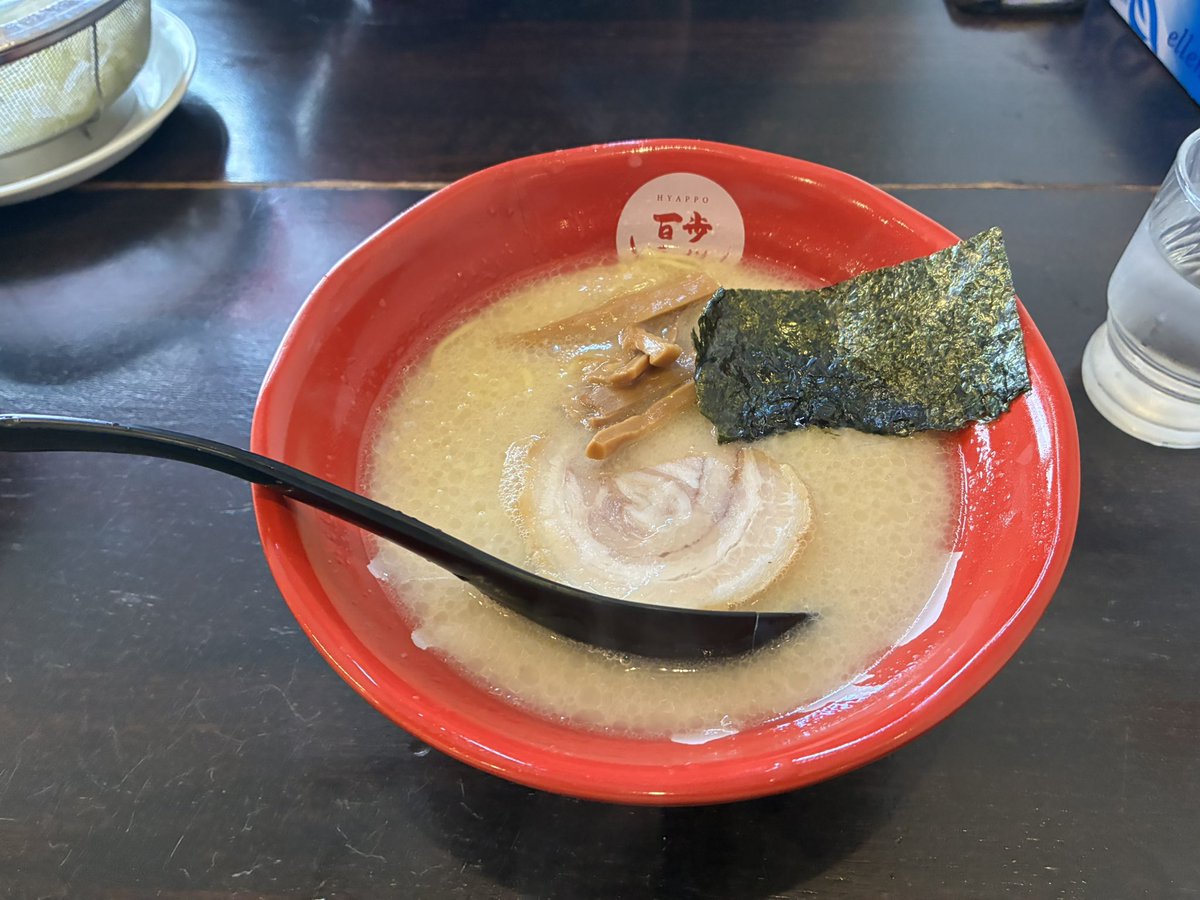 strh_0517's tweet photo. 金曜日はどでんを食べて、土曜日はぎと家を食べて、今日の日曜日は百歩を満腹になるまで替え玉して食べたからしばらくラーメン食べるの我慢しよ(多分無理) https://t.co/OP4EmX4Etx