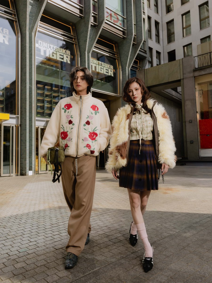 Gulfkanawutofc's tweet photo. IG : baifernbah

Wow~ คุณ​ BAทั้ง2 คนหล่อและสวยเกินต้านสุดๆ​ 😍😍

GULF SHINES IN MILAN​
#OnitsukaTigerSS27xGULF
#OnitsukaTigerSS27
#OnitsukaTiger
#GulfKanawut ​#MFW
@gulfkanawut
@OnitsukaTiger https://t.co/EPDTPBSzud