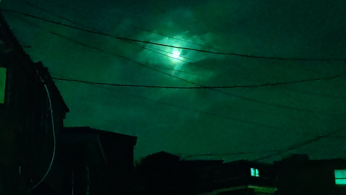 Ivana_Arnevet's tweet photo. 昨夜、満月を撮ろうとしたら影時間みたいに撮れた
어젯밤 보름달을 찍으려고 했더니 쉐도타임처럼 찍혔다 https://t.co/GoRorJatmR