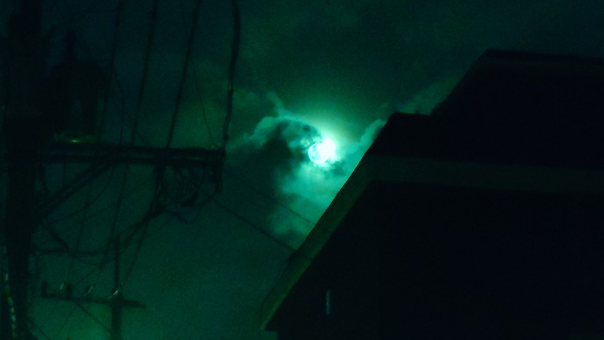 Ivana_Arnevet's tweet photo. 昨夜、満月を撮ろうとしたら影時間みたいに撮れた
어젯밤 보름달을 찍으려고 했더니 쉐도타임처럼 찍혔다 https://t.co/GoRorJatmR