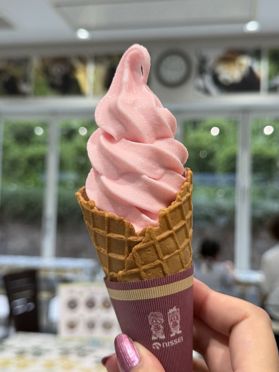 sakura__tokyo's tweet photo. ピンクのソフトクリーム🍦
さて、お味は？ https://t.co/gkOqH0Nj7S