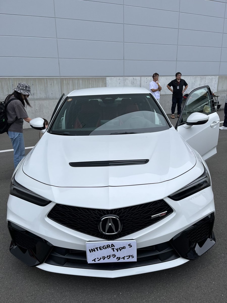 desmo_diavel's tweet photo. 会社の秋祭り来た。
インテのシートはパワースライドなのか👀
NSXはやっぱり至高だね✨ https://t.co/AAx4wufnEc