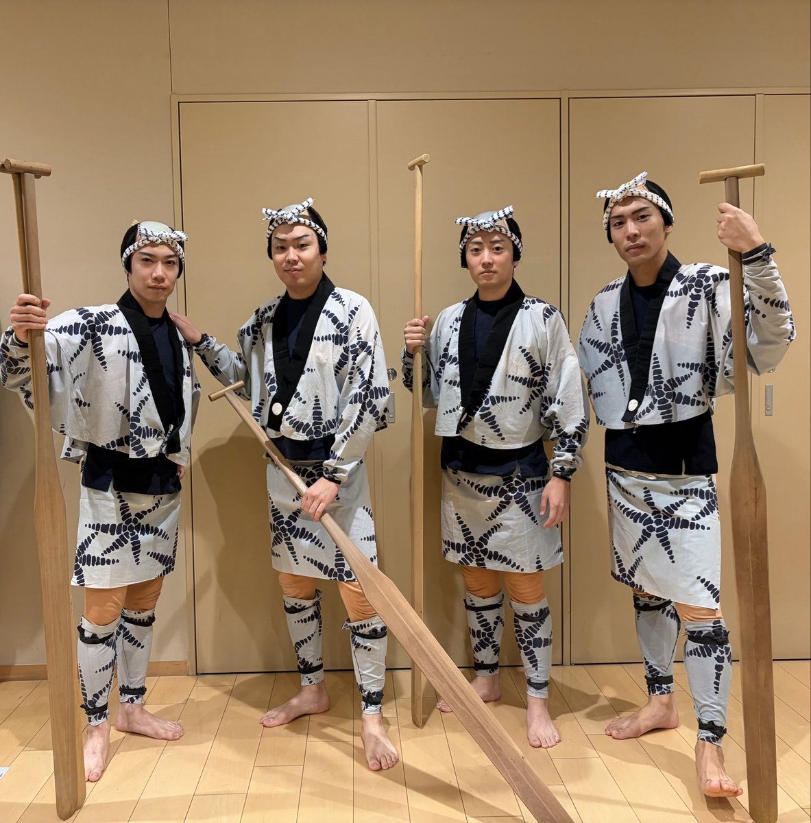yanosuke_bando's tweet photo. 昨日歌舞伎座にて秀山祭九月大歌舞伎は
千穐楽を迎えました
ひらかな盛衰記、京人形と
立廻りに出させて頂きました

同期とも久々に一緒に立廻りに出ました
ありがとうございました

来月は南座に出演させて頂きます
よろしくお願い申し上げます

#歌舞伎　#千穐楽　#歌舞伎座
#橘屋　#坂東家之助 https://t.co/3hoATQ0Vb5