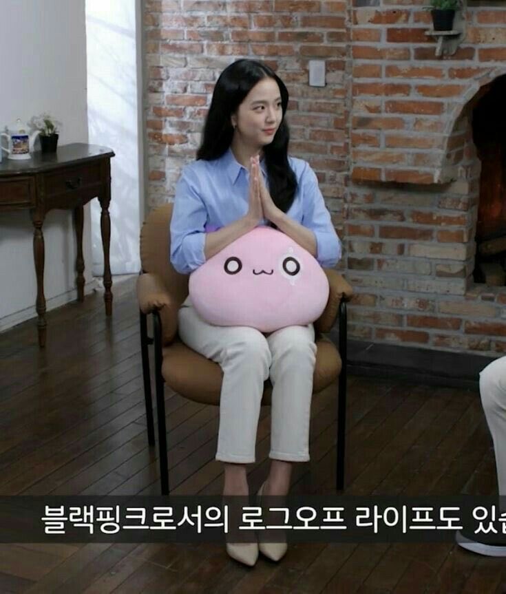 aaayoosweedass's tweet photo. back when maple story only wanted to collaborate with QUEEN JISOO but yg turned it into an ot4 project https://t.co/G4uLCjD416