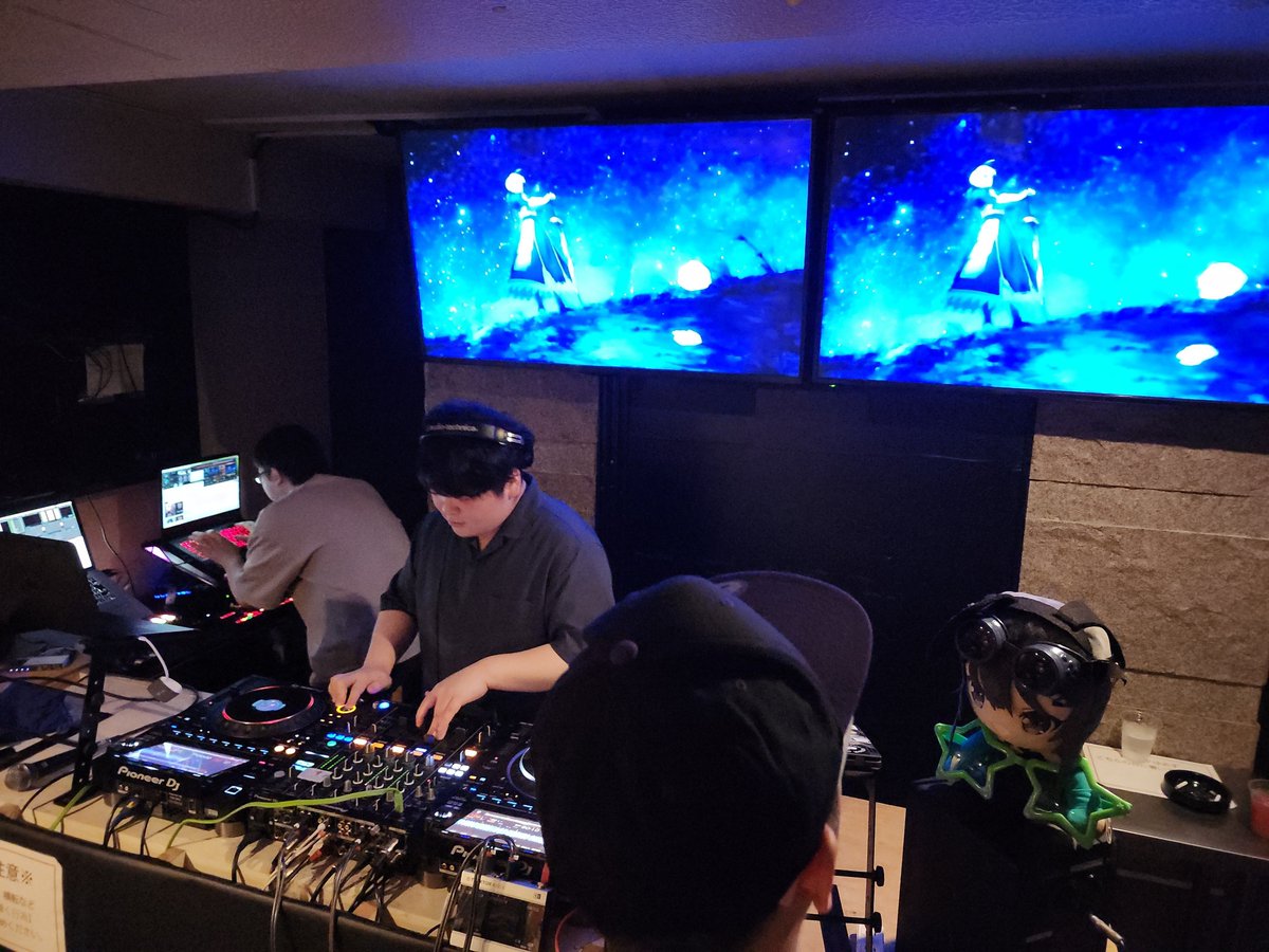 anigeruture's tweet photo. 本日1人目のゲストDJ
ユキヒロ‼️‼️‼️
#アニゲル https://t.co/mrAJa31Q9k