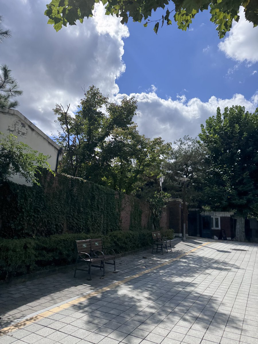 2eafari's tweet photo. 대전 여행 코스 추천함니다 ~~ 

📍대전광역시 테미오래
📍신가네매운떡볶이 대흥점

도보 거리고, 매떡 먹고 소화시킬 겸 정말 관리 잘된 예쁜 관사들 걸어주면 천국이 따로 없서요..// https://t.co/5bF12dRowa