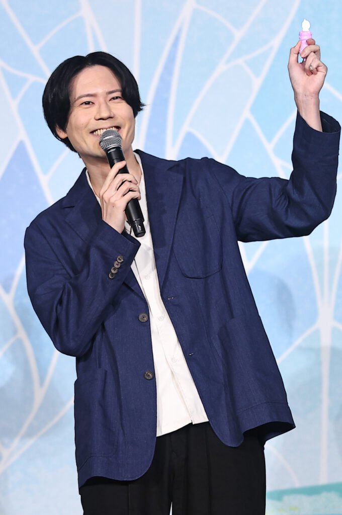 v_actor04's tweet photo. 結婚でもしました？ってくらい笑顔で震えているオタク https://t.co/dGnQrZ2aXx
