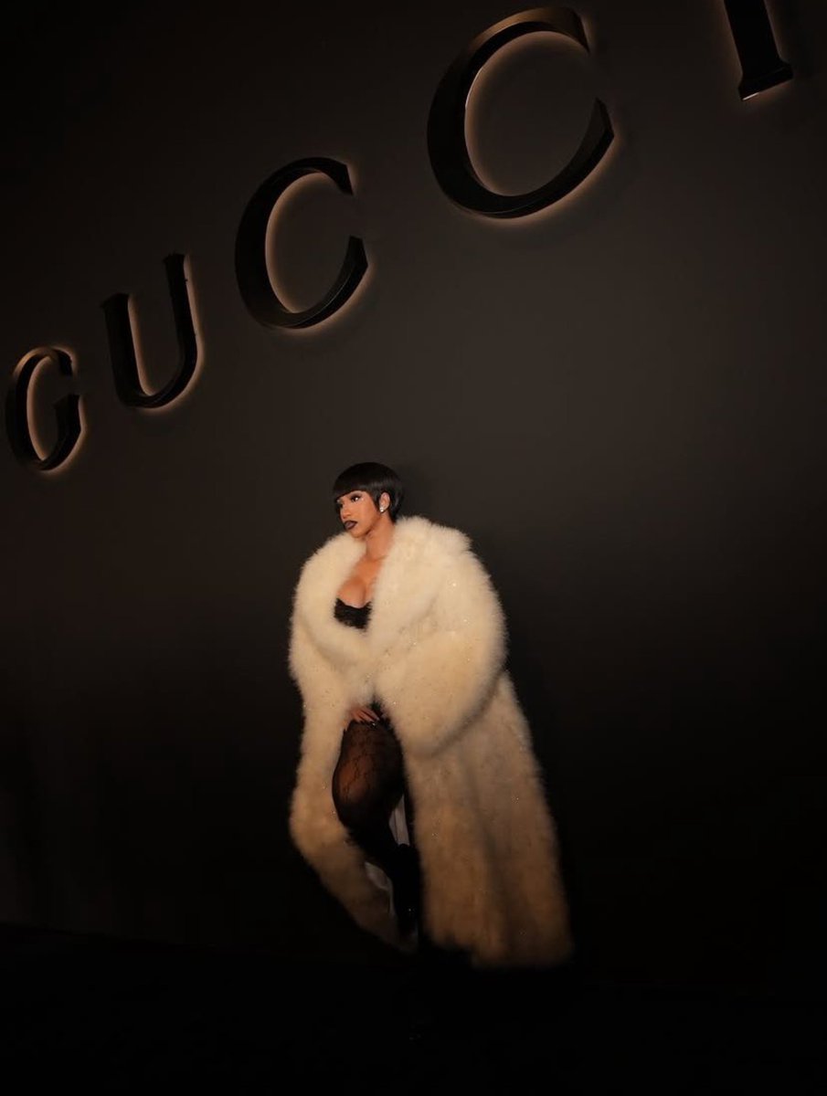 bardioutside's tweet photo. i remember cardi saying her heart fell into her p*ssy when she brought that gucci poncho jacket in 2016 😭 and now she getting invited by gucci to sit front row at their show 😮‍💨 https://t.co/IaeMBD1Azg