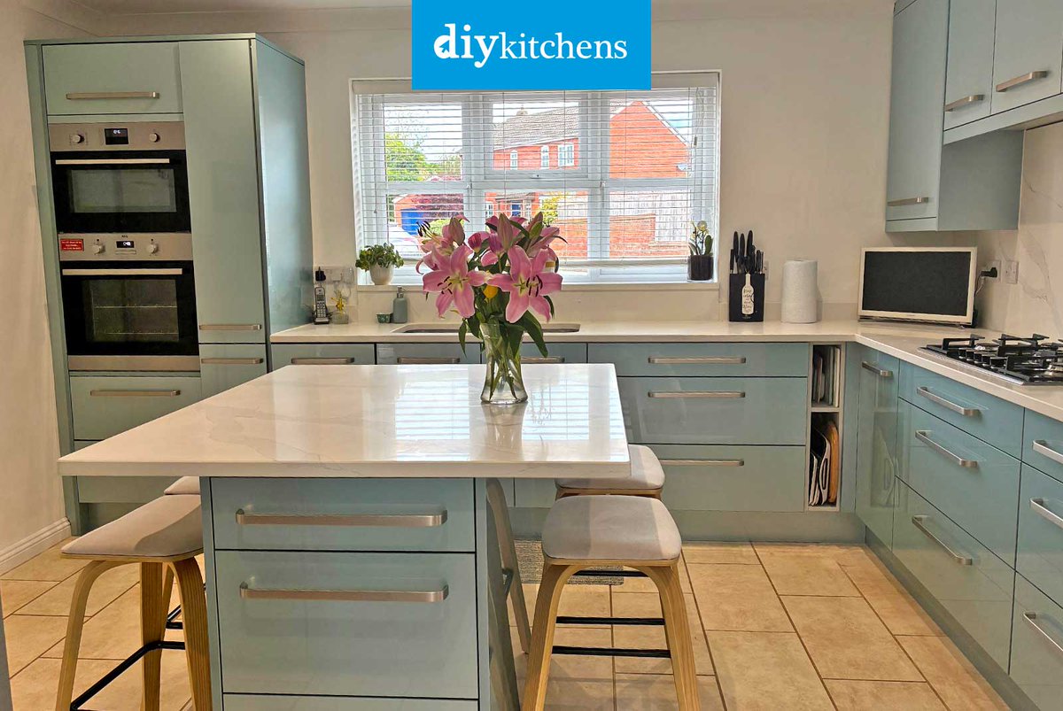DIY_Kitchens's tweet photo. 🌟 Renna from Leicester shows us her completed Innova Altino Petrol Blue High Gloss #kitchen, supplied by DIY Kitchens (Ref:4489) - https://t.co/lMhkfaX2cQ

Visit https://t.co/orxYviGtch to see how much you could save on your dream kitchen! 

#altino #highgloss https://t.co/RMlqQN2zRy