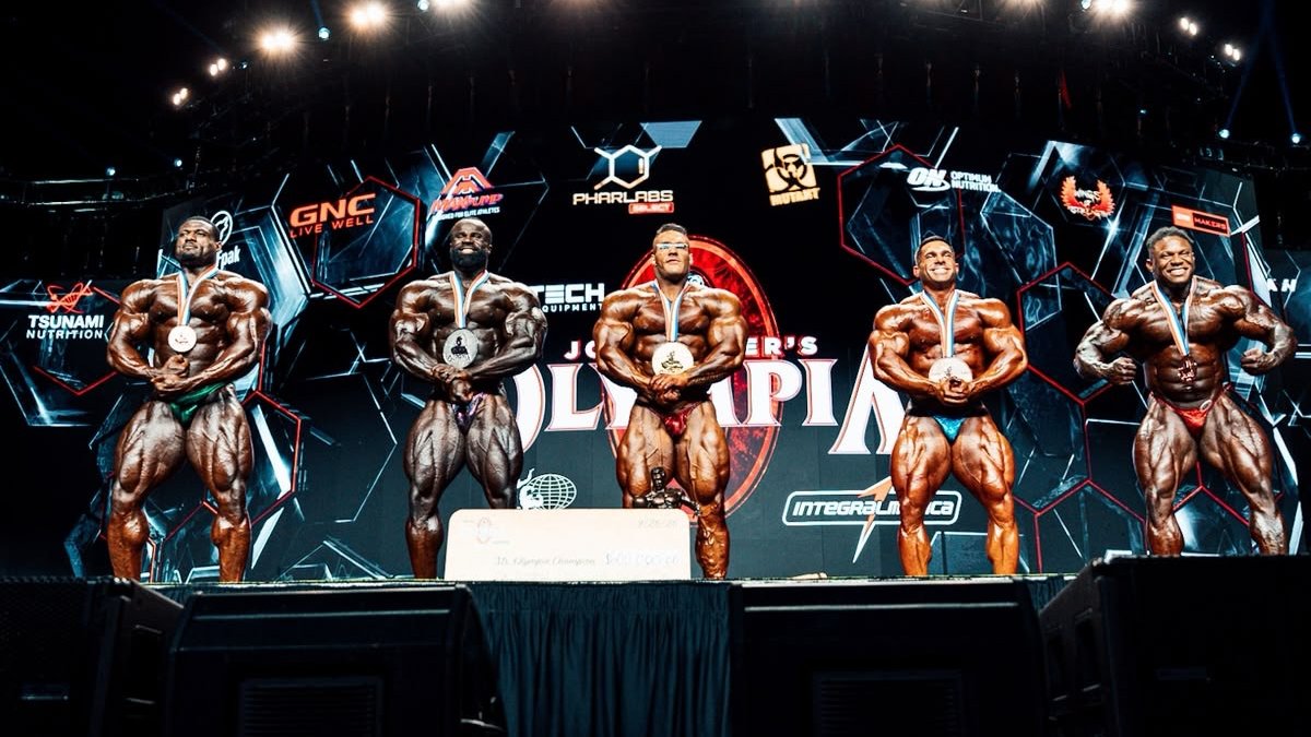 bodybuilding_pz's tweet photo. 2026 OLYMPIA⭕️
オープンボディビル 結果🔥

🥇 🇺🇸 Nick Walker（ニック・ウォーカー）
🥈 🇬🇧 Samson Dauda（サムソン・ダウダ）
🥉 🇺🇸 Derek Lunsford（デレク・ランスフォード）
4位 🇳🇬 Andrew Jacked（アンドリュー・ジャックド）
5位 🇺🇸 Tonio Burton（トニオ・バートン）

ニック・ウォーカーが昨年の6位から一気に頂点へ🏆🔥

サムソン、デレクら強豪を抑え、
ついにミスターオリンピアの称号を手に！
昨年の悔しさを晴らす、最高の結果！
ニックの優勝は本当に心から嬉しい😭