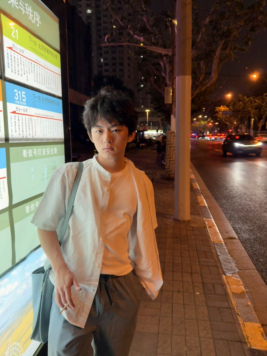 Yigejunyang's tweet photo. 嘻嘻 https://t.co/r32LCc3y12