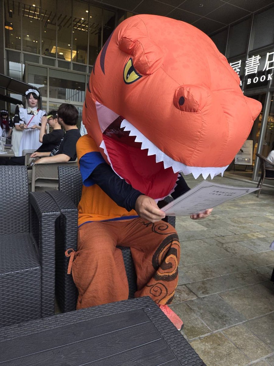 BanBoo29's tweet photo. LECTコスプレイベント
メイドとキッチンカーコラボ☆
メイドさんに案内されて〜チェキ撮ったり(SNS🆖の方も居られます)キューバサンドとクラフトコーラを堪能した🦖でした☆
#ティラ活
#headRex
#ティラ噛み
#もみみまつり
@hiroshimamomimi
#もぐもぐアタック
@nkr_ivi https://t.co/uSW2zi6HQu
