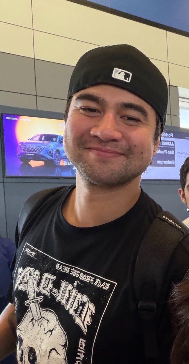 TopsBestFren's tweet photo. He’s giving (my) boyfriend vibes. https://t.co/eh2DXeAGAE