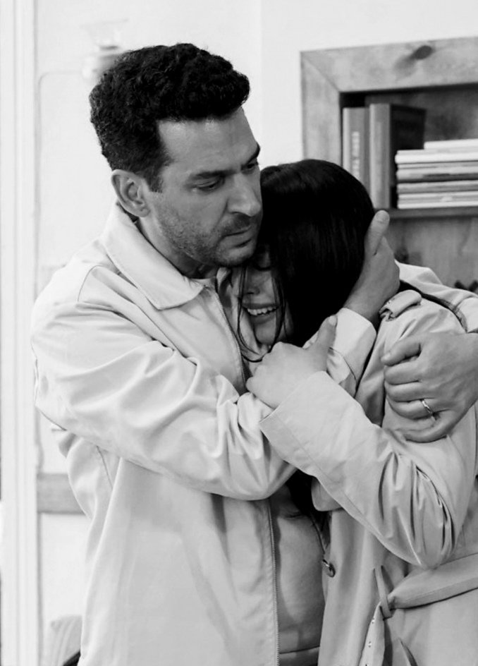 Baka_Dizi's tweet photo. إن أضلعي ترتجف، فهل لقلبي بعناقٍ يتوضع فيه فوق نبضكَ؟ 🤍
#ZeySer #GüllerveGünahlar https://t.co/4OQW2FQYRI