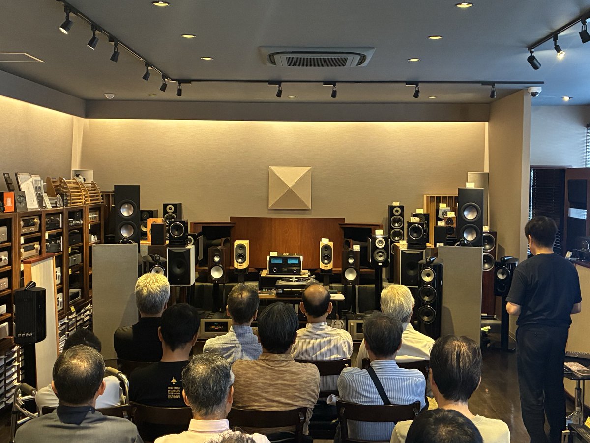 maxaudio_tw's tweet photo. 【小倉本店】
B &W 800シリーズD5試聴会中❗️
前半は805D5/804D5でした🎶
後半はいよいよ801D5のデモンストレーションとなります‼️
#マックスオーディオ #maxaudio #オーディオ中古
#BW
#801D5
#804D5
#805D5 https://t.co/RWxZlWV8dh