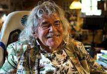 LeePeleeg's tweet photo. Bennie Jolink. Buma-prijs. Wat een farce.
Deze vent heeft z’n hele carrière op het platteland gebouwd. Dialect, boer, tractor, bier, “wij zijn het volk”. Mensen hebben hem groot gemaakt. Kaarten gekocht, shirts gekocht, zich suf gezopen op z’n nummers. En wat doet ie zodra het geld binnen is? Z’n bek opentrekken tegen precies die mensen.
Dan is de boer ineens te dom. Te luid. Te rechts. FDF is tuig, de vlag mag niet ondersteboven, en Bennie weet wel hoe het moet want hij stemt keurig Volt. Vanuit Hummelo, met een volle rekening, een standbeeld in het dorp en nu ook nog een prijs van de club.
Het is niet ingewikkeld. Hij heeft de boer nooit echt verdedigd. Hij heeft de boer verkocht. Zolang het een refrein opleverde was het mooi. Zodra die boer voor z’n eigen erf ging staan, was Bennie ineens de verstandige meneer.
Oerend hard? Hou op. Dit is een ouwe rocker die z’n eigen publiek in de steek heeft gelaten en nu applaus wil van de nette zaal. Hypocriet. Leeg. Klaar.

@BumaAwards @BernardJolink