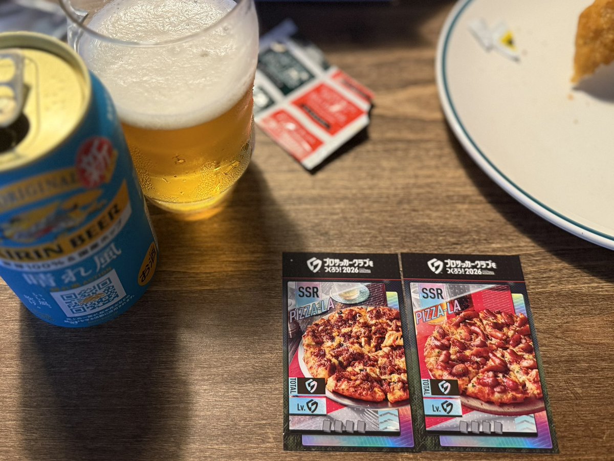OrcaAzul8's tweet photo. #サカつく2026 ピザーラコラボ企画🍕✌️欲しいの2枚手に入った🥳
てかピザーラめちゃくちゃうまなってない？🤤腹パン。
期間中もう一回くらい頼むかも！ https://t.co/o1vGRj4D2r
