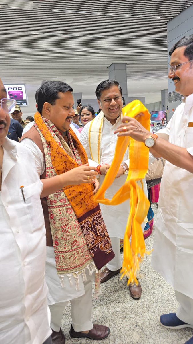 RahulSinhaBJP's tweet photo. Welcome to Kolkata, @NitinNabin Ji

Today, had the privilege of welcoming @BJP4India President Shri @NitinNabin Ji at Kolkata Airport.

His arrival in West Bengal is an occasion of enthusiasm for the party organisation and its dedicated Karyakartas. https://t.co/ELJa9aiwZe