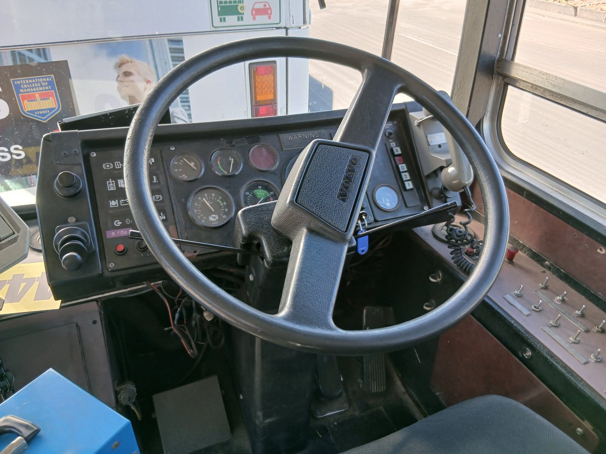asterope8888's tweet photo. 先日シドニーで開催されたBusfestというイベントに参加してきました。
自分と同じB10Mのボディ違いのバスに出会えました!! https://t.co/PmyOD5IQyS