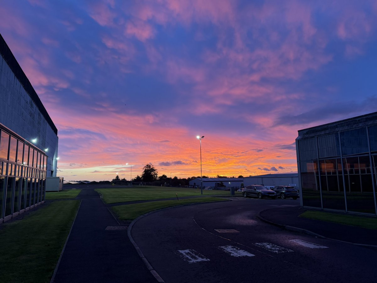 kezzang69's tweet photo. Sunrise over Edinburgh from the factory this morning https://t.co/4ZVEQmOh0y