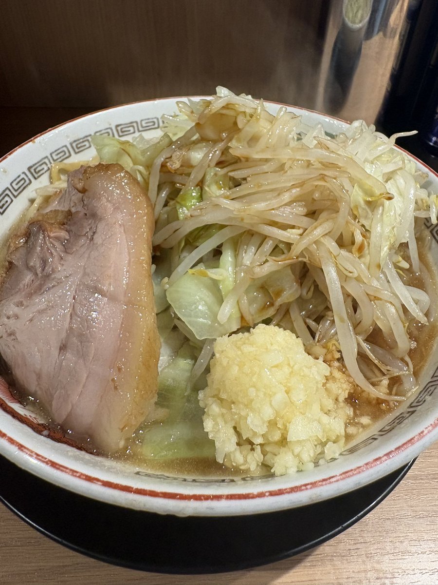 itukivs's tweet photo. 散髪して豚山食ったから帰るやで https://t.co/9LpqfIXrH7