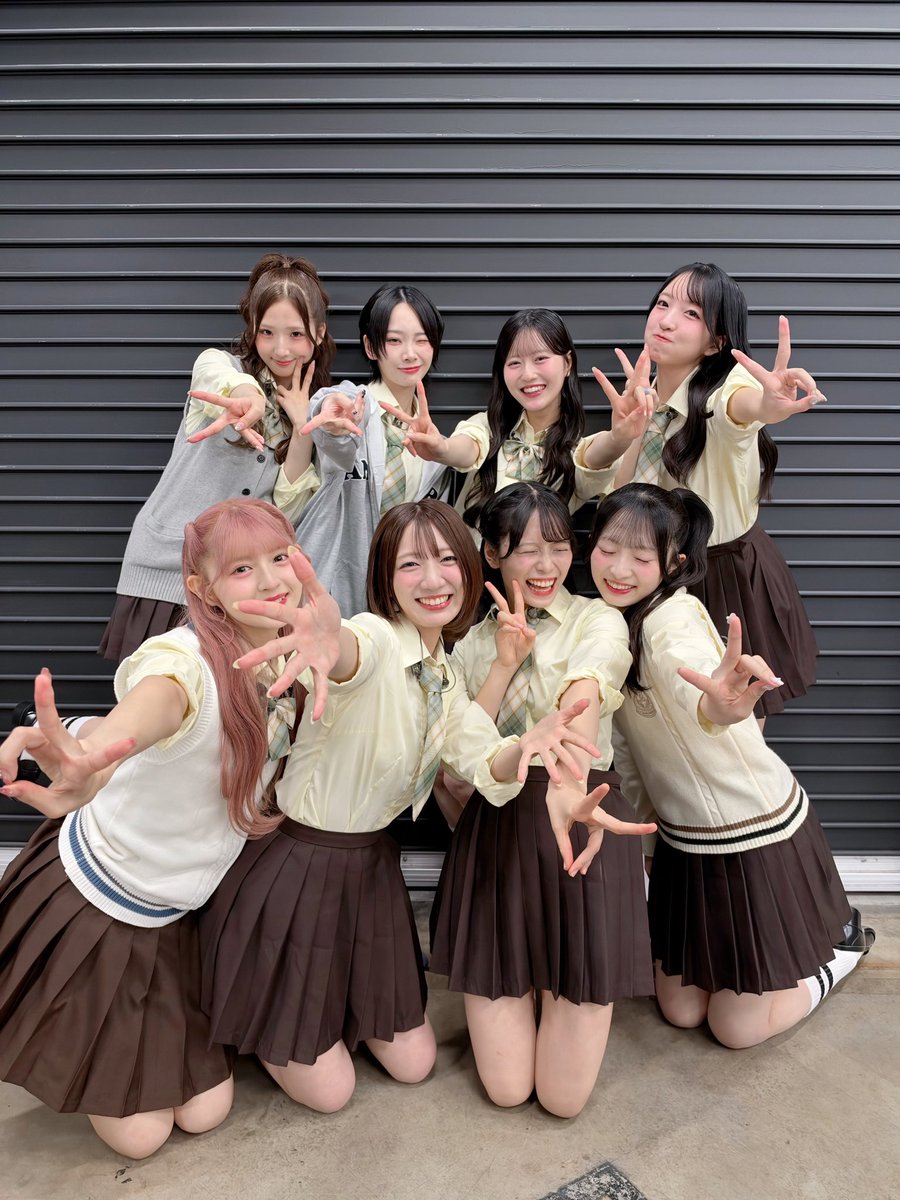 saeyui_sen328's tweet photo. エバースの町田さんが19期が育ちの良い女子高で18期を商業高校と例えたの、まだ味する https://t.co/ccs0VFkGBh
