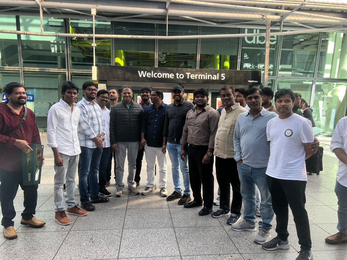 ImSVSatishReddy's tweet photo. లండన్ పర్యటనలో భాగంగా నిన్న వైఎస్సార్‌సీపీ శ్రేణులను ఆత్మీయంగా కలుసుకోవడం జరిగింది.
ఈ సందర్భంగా పార్టీ నాయకులు, కార్యకర్తలతో పలు అంశాలపై చర్చించడం జరిగింది.
విదేశాల్లో ఉన్నప్పటికీ పార్టీ పట్ల వారు చూపిస్తున్న అభిమానం, అంకితభావం అభినందనీయం.
ఈ ఆత్మీయ సమయం ఎంతో ఆనందాన్ని కలిగించింది https://t.co/UHIZqBSGXw