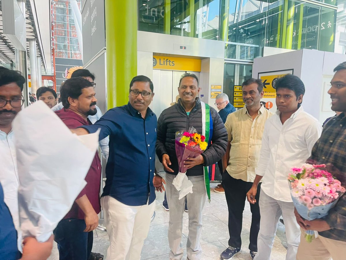 ImSVSatishReddy's tweet photo. లండన్ పర్యటనలో భాగంగా నిన్న వైఎస్సార్‌సీపీ శ్రేణులను ఆత్మీయంగా కలుసుకోవడం జరిగింది.
ఈ సందర్భంగా పార్టీ నాయకులు, కార్యకర్తలతో పలు అంశాలపై చర్చించడం జరిగింది.
విదేశాల్లో ఉన్నప్పటికీ పార్టీ పట్ల వారు చూపిస్తున్న అభిమానం, అంకితభావం అభినందనీయం.
ఈ ఆత్మీయ సమయం ఎంతో ఆనందాన్ని కలిగించింది https://t.co/UHIZqBSGXw