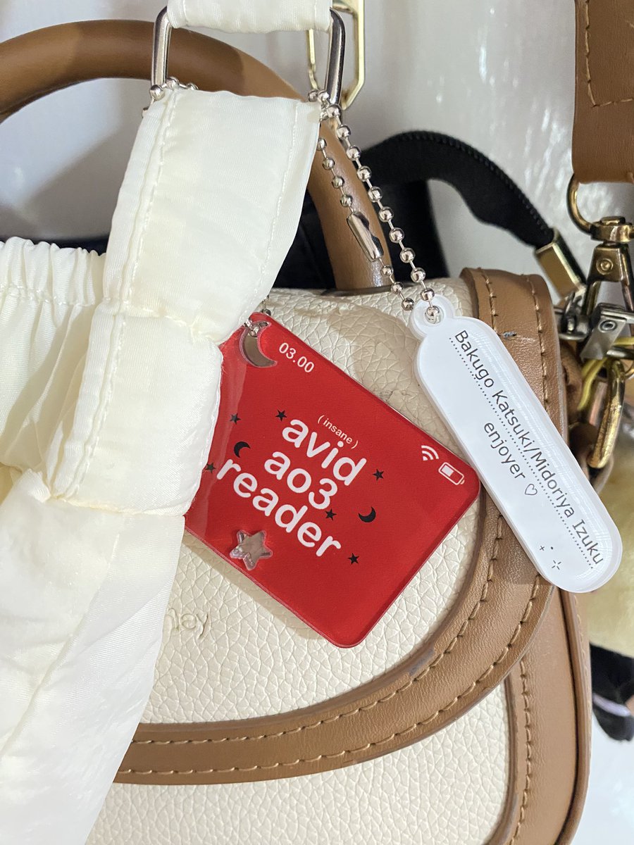 hocinya's tweet photo. decorated my new bag with adorable merch by @glasoula ^____^ 👀🍅 https://t.co/dGBo1MqjoV