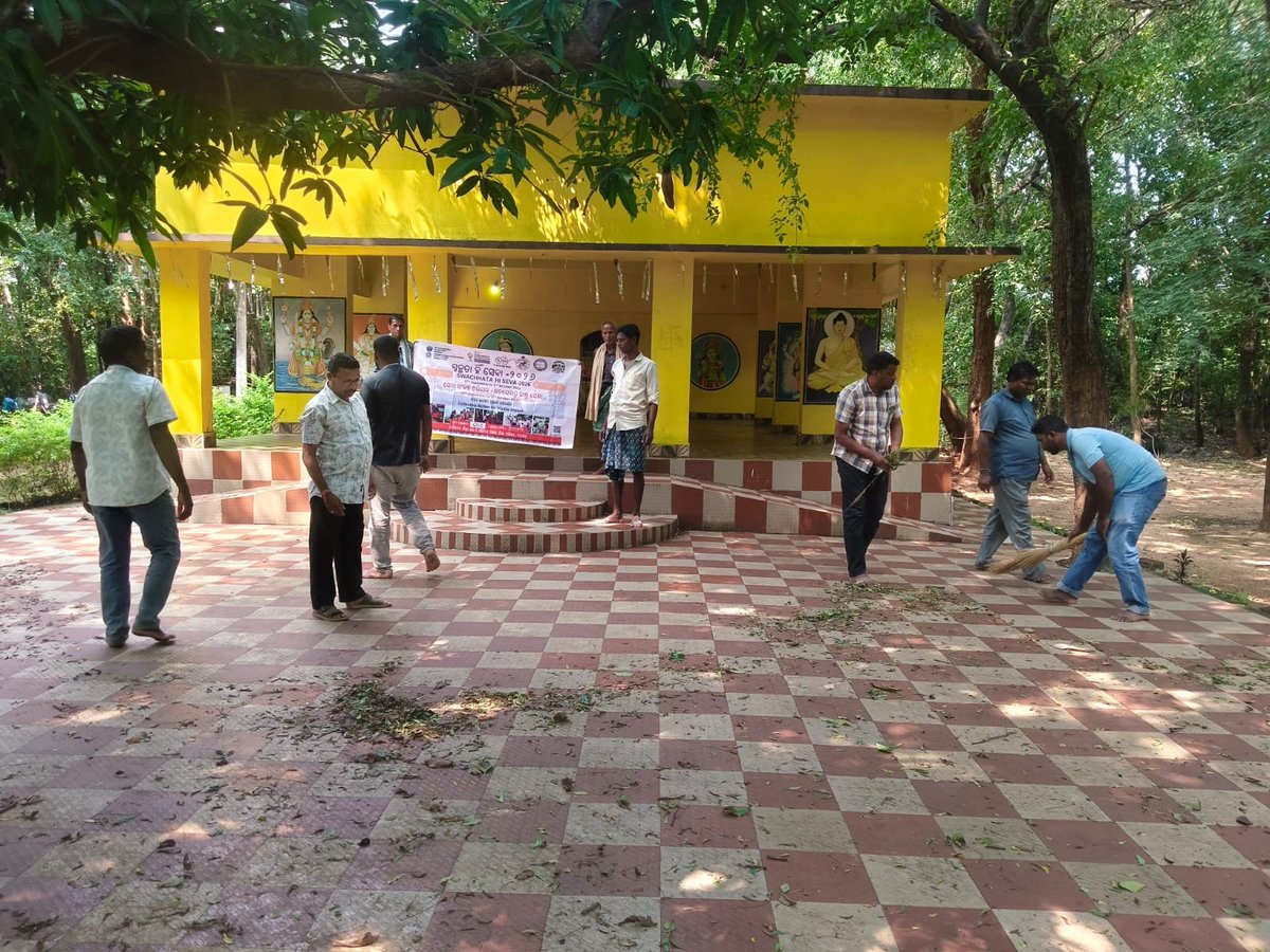 zpbaragada's tweet photo. Mass Cleanliness Drive at Naimishyaranya Peetha Temple premises,Tulandi, Barpali Block organised on the occassion of World Tourism Day SHS2026 Dist. #SwachhataHiSeva2026 #SwachhaBharatMission
#worldtourismday
@PMOIndia @PRDeptOdisha @MoJSDDWS @swachhbharat @sbmodisha @IPR_Odisha https://t.co/8AR2ur9hwX