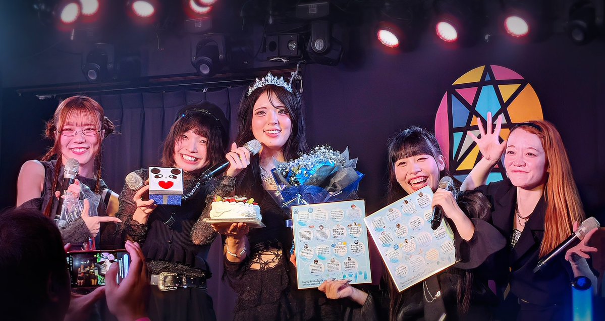 tabasako's tweet photo. 本日LOOPARADE 愛瀬あおい 生誕祭 
『あおい様降臨』
🎡TwinBoxAKIHABARA
本当に仲の良いグループというかファミリーやな😆ワカバヤシさんまで引っ張り込んで、メンバーに罰ゲームまでやらせて流石あおい様👑全編たのしかった📝
#あおいを愛せ
#ルーパレ https://t.co/Tvhf3LKeN1