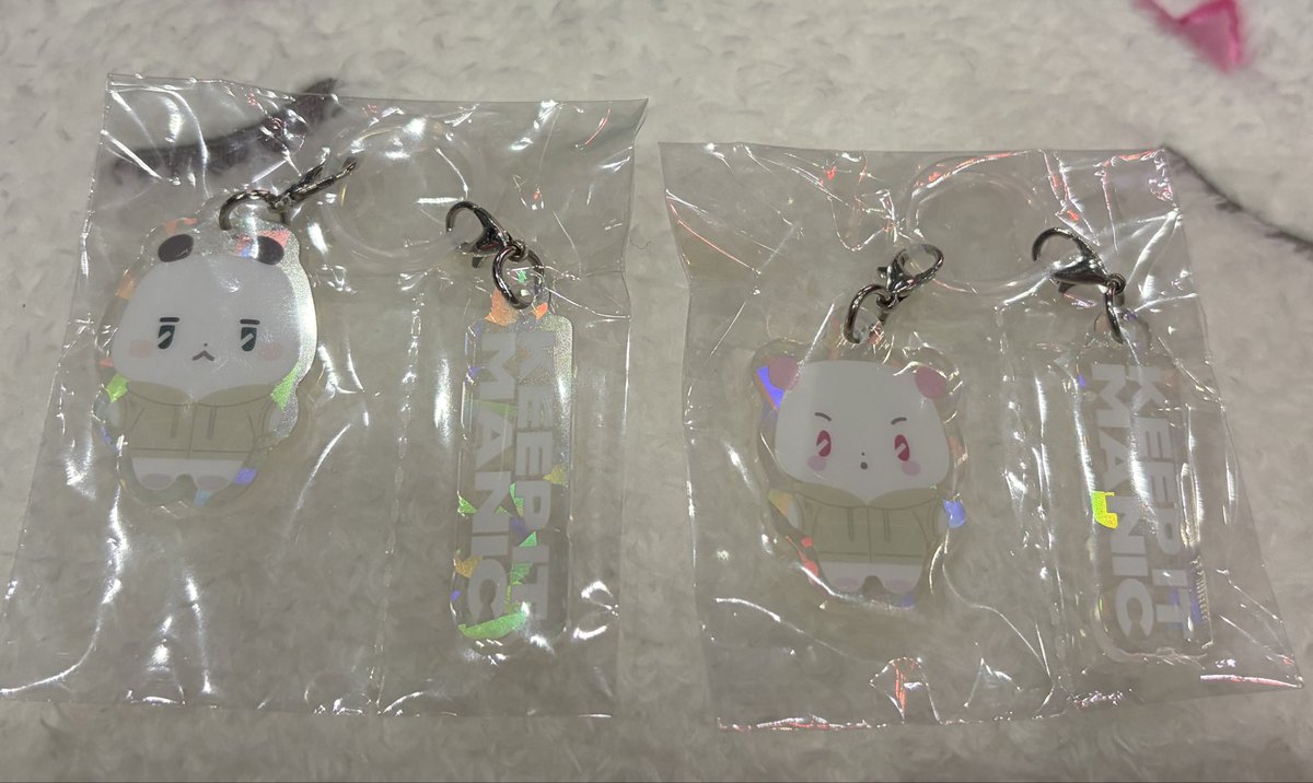 6ni_to3's tweet photo. [交換]PLAVE KEEP IT MANIC JAPAN 
コインポーチ グッズ

※譲
①ポーチ：バンビ ウノ 🩷❤️
②カプセルトイ：バンビ ハミン 🩷💚

※求
①イェジュン ハミン💙💚
②ノア ウノ 💜❤️

友人分探しています！
本日会場にて交換可能な方を探しています！
条件が合う方はお気軽にお声がけください🌼 https://t.co/HUFVl4PAG1