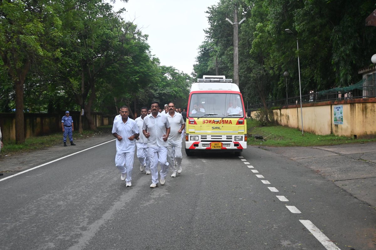 106BNRAF's tweet photo. 🧹🏃🇮🇳 स्वच्छता ही सेवा (SHS) अभियान-2026 के तहत 27/09/2026 को #106RAF में  स्वच्छता मैराथन आयोजित की गई। अधिकारियों एवं जवानों ने उत्साहपूर्वक भाग लेकर स्वच्छता के प्रति प्रतिबद्धता जताई और आमजन को स्वच्छ एवं स्वस्थ जीवनशैली अपनाने का संदेश दिया। 🇮🇳 https://t.co/5N9JV4oO2J