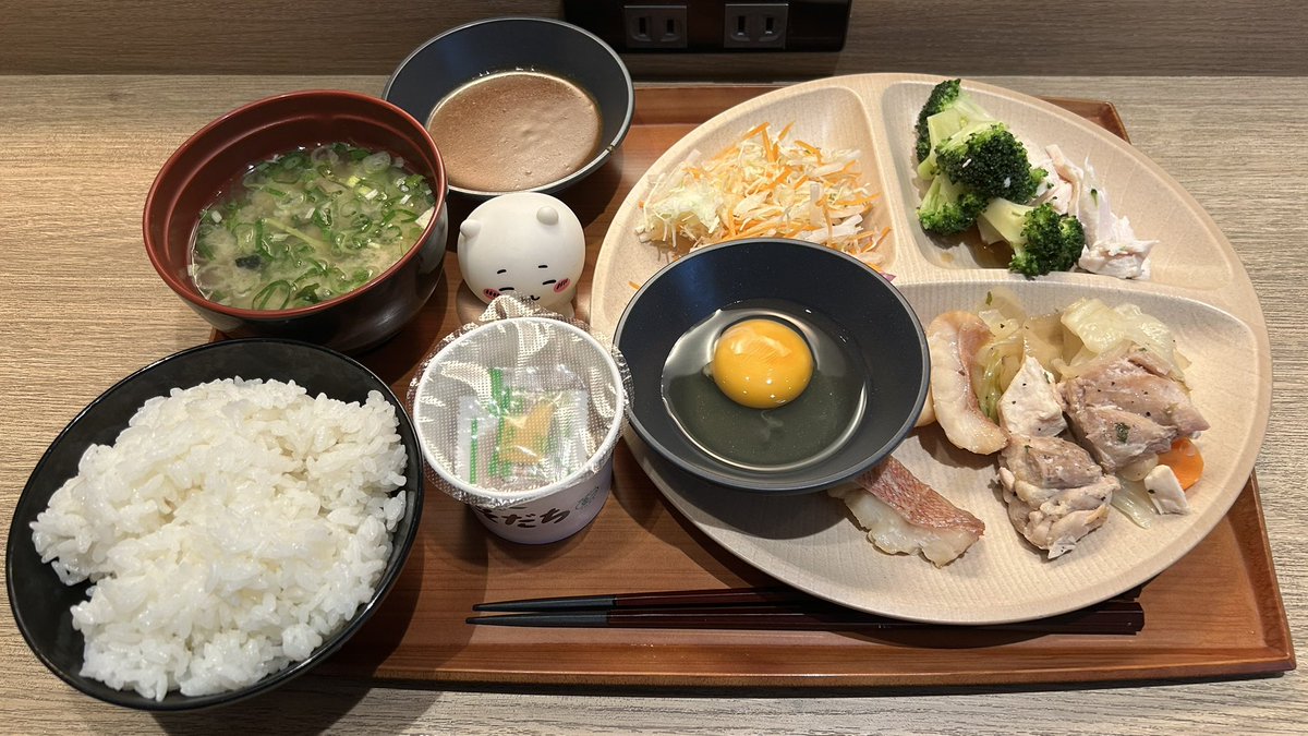 Momo_backup's tweet photo. スーパーホテル東京・JR蒲田西口
無料朝食。カレーもいいけど、生野菜と焼きたてパンがおいしい #スーパーホテル https://t.co/RxEm8Feorh
