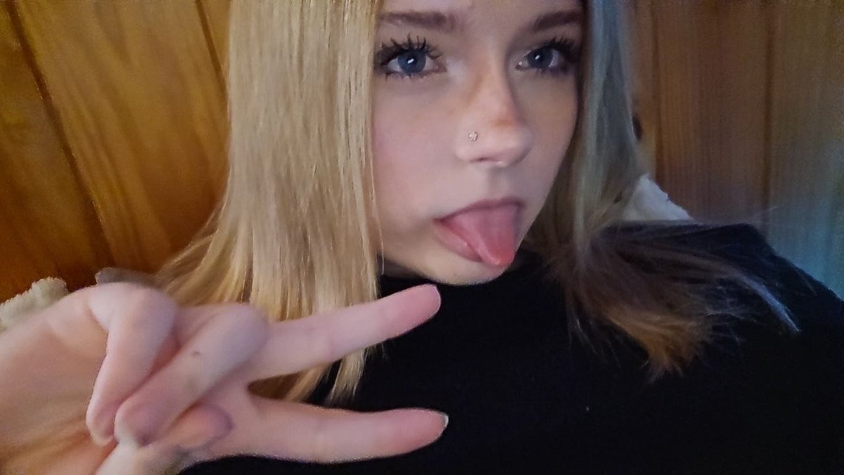 worshipixels's tweet photo. It’s time to go in debt for a cute blonde girl like me 🏧

findom finsub https://t.co/6z1BqCo2An