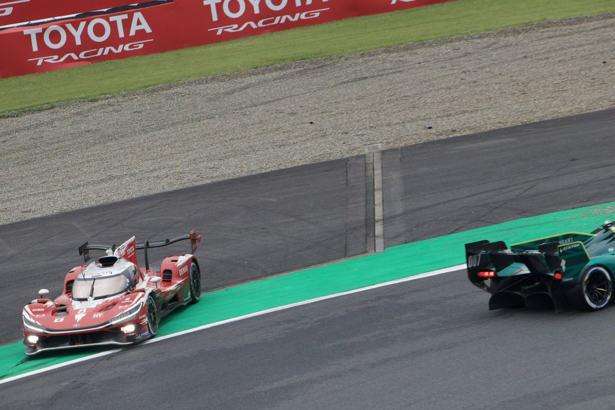 takeru_bianchi's tweet photo. ピットアウトしてきた007ヴァルキリーにぶつけられた…マジかよ
#6HFUJI #WECjp #WEC #富士スピードウェイ https://t.co/vOvfgO5ak3