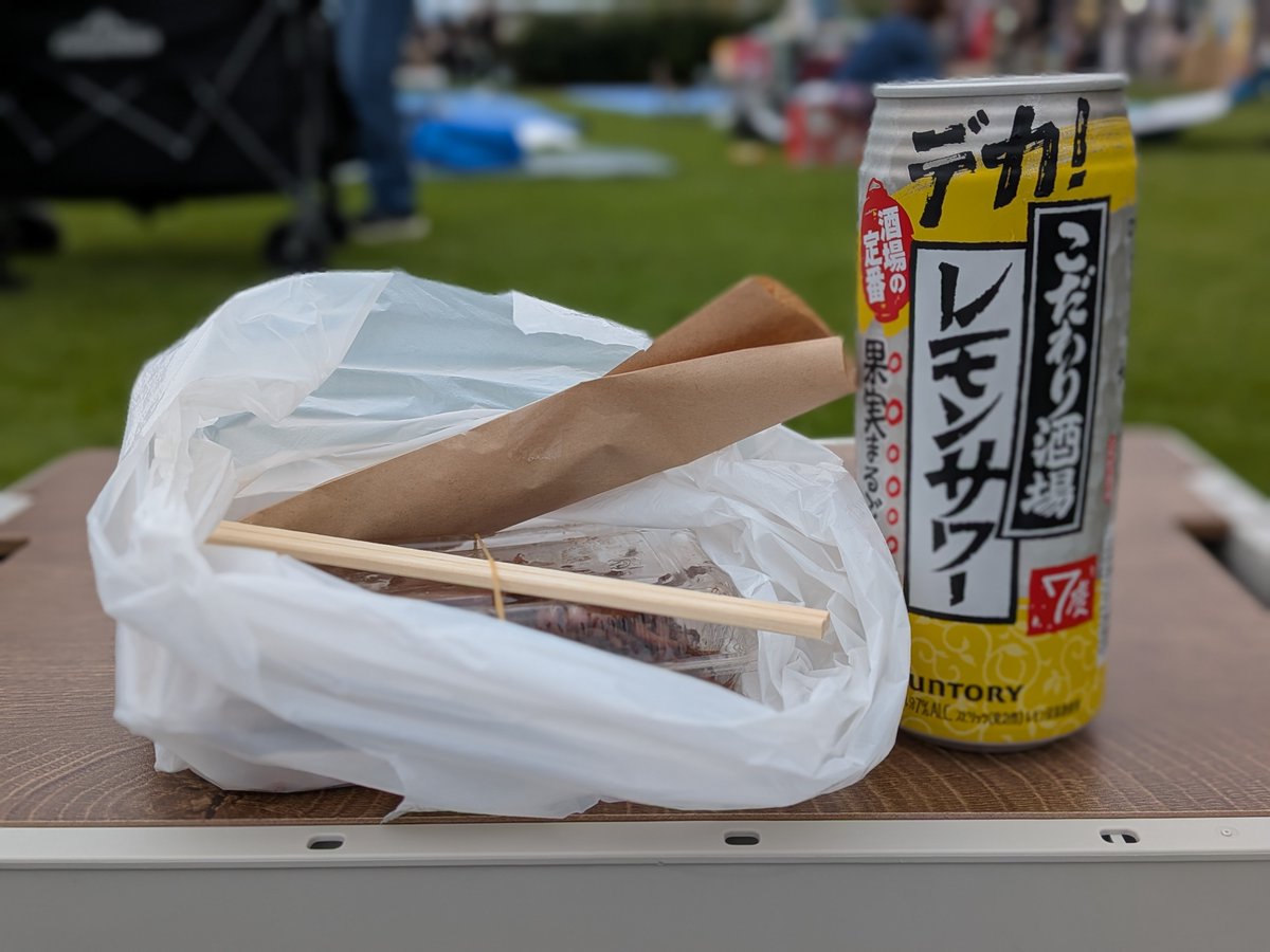 akr69n's tweet photo. 花火大会来た https://t.co/pBBiSNG0jD