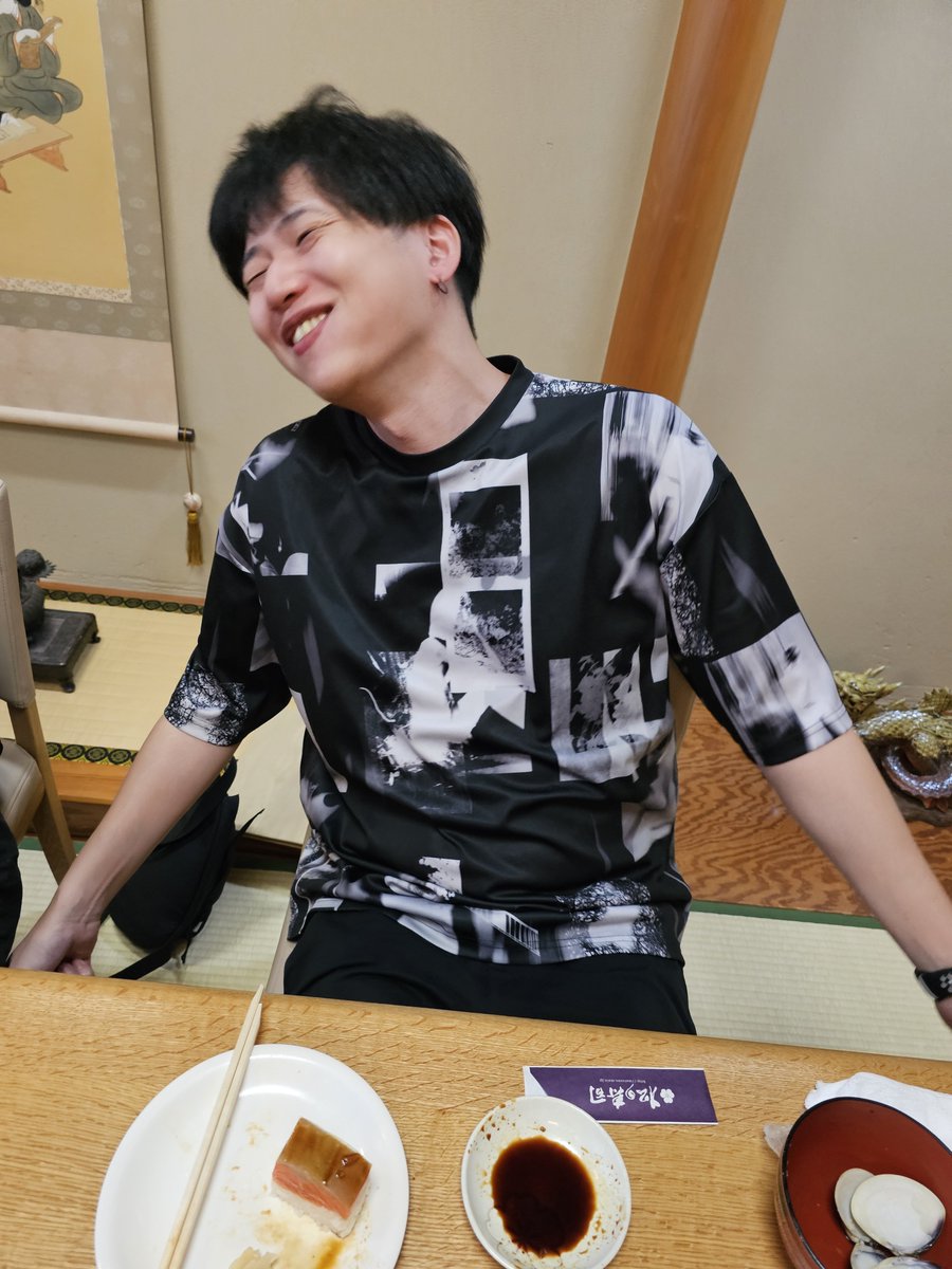 chinpanj's tweet photo. 寿司食って高揚感溢れた、だがそれで終わりではなかった。敗北者は必ずいる..fin https://t.co/TSZ0kWj8n7