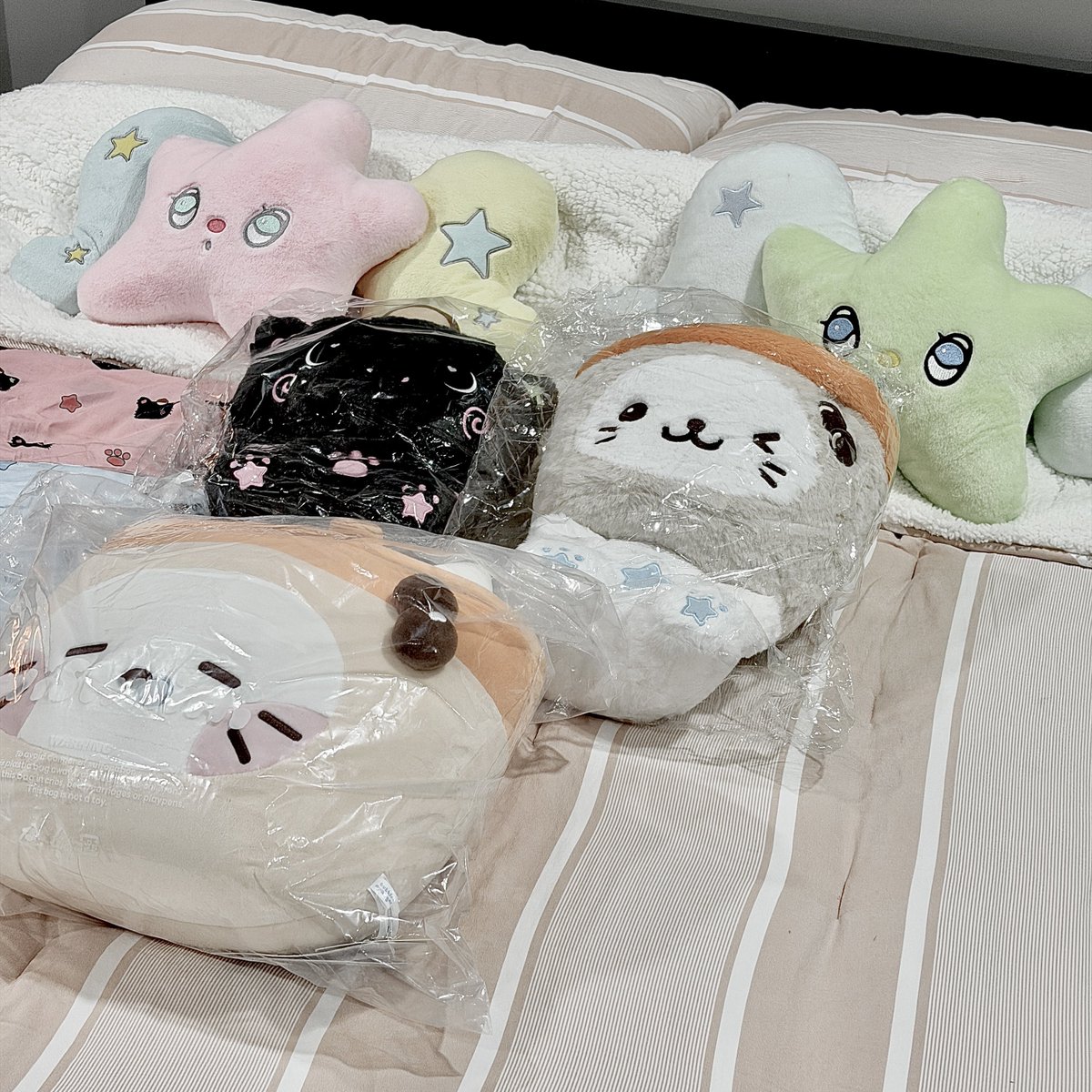 carxhyle's tweet photo. not into dolls but they have the cutest doll merch 🥹 https://t.co/J6N1TZHsJS