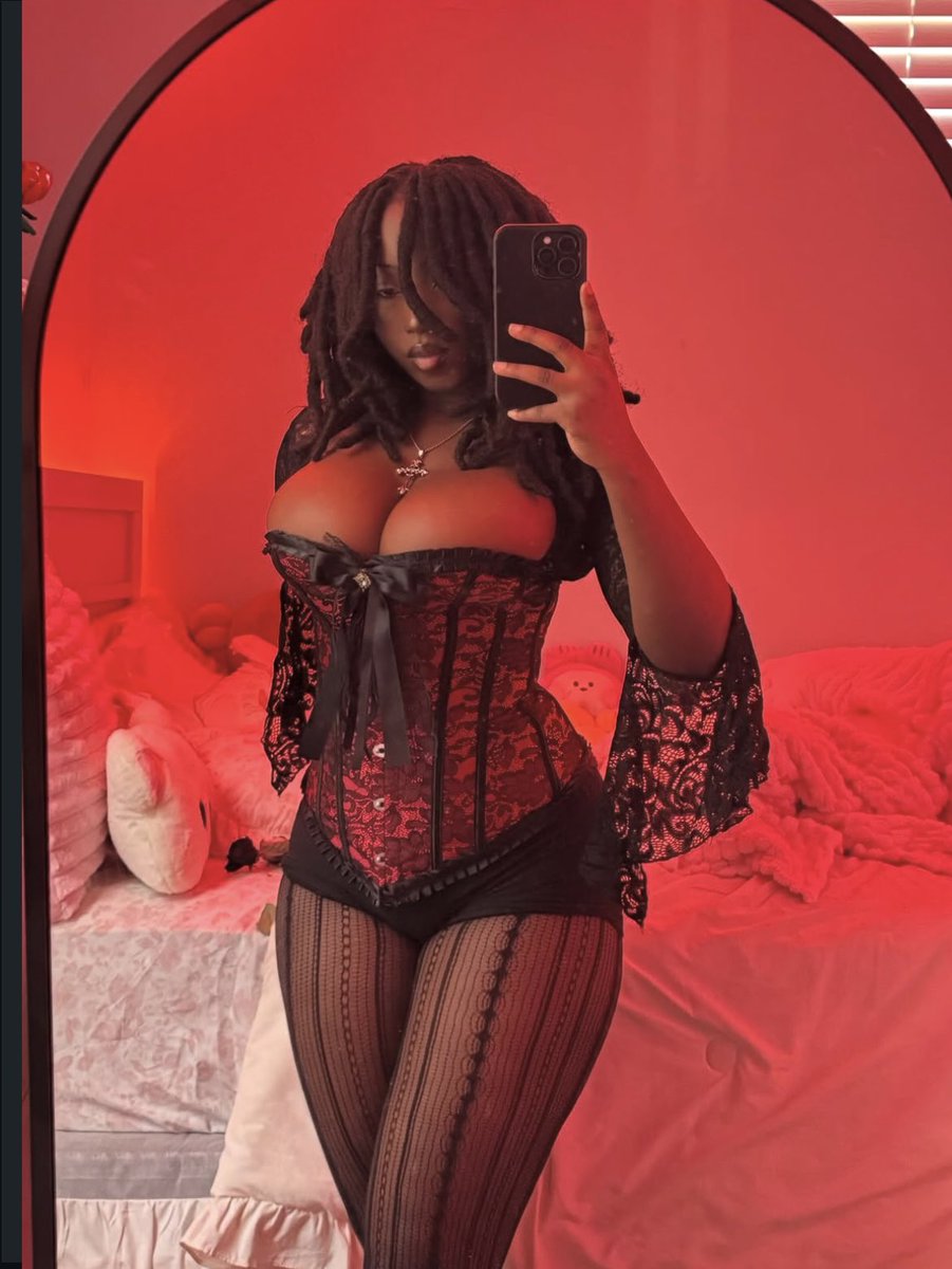 chocolategurl59's tweet photo. The fit understood the assignment. 🥵 https://t.co/vD7xHgoGkX