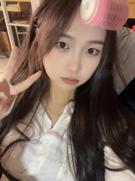 Zhousalak97's tweet photo. 有男生要来锐评我20的福嘛🥺                                                                

心情不好来X发泄了                    

流言1我真发！！ https://t.co/woM4GT9SVV