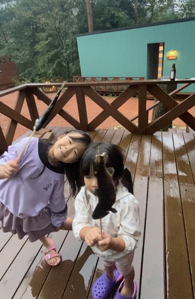 Aic_slappY's tweet photo. ForestDome付知峡②
つかみ取り体験🐟
魚に遊ばれるおバカ姉妹👭😣笑
美味しく頂きました✨ https://t.co/pkzMsCYpgm