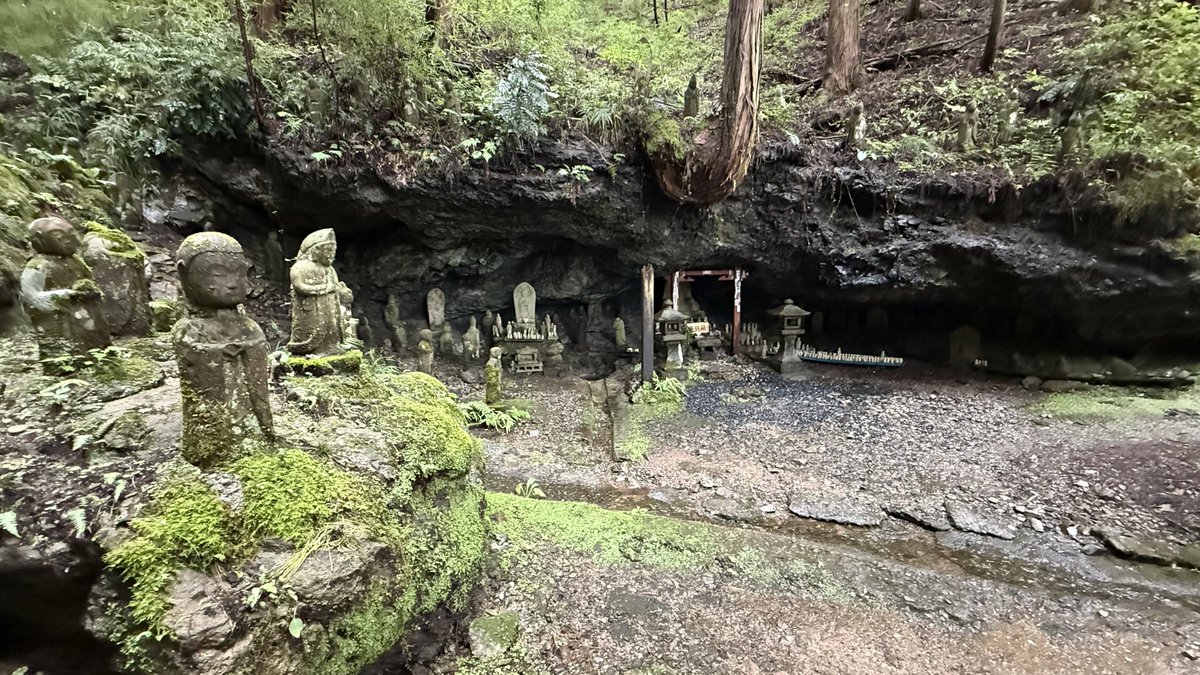 chichibu_info's tweet photo. 第4番 高谷山 金昌寺へ

奥の院はじめ1300体を超える石仏群は圧巻！
荒船 清十郎 元運輸大臣の墓地もこちらに https://t.co/MVnycIHDIz