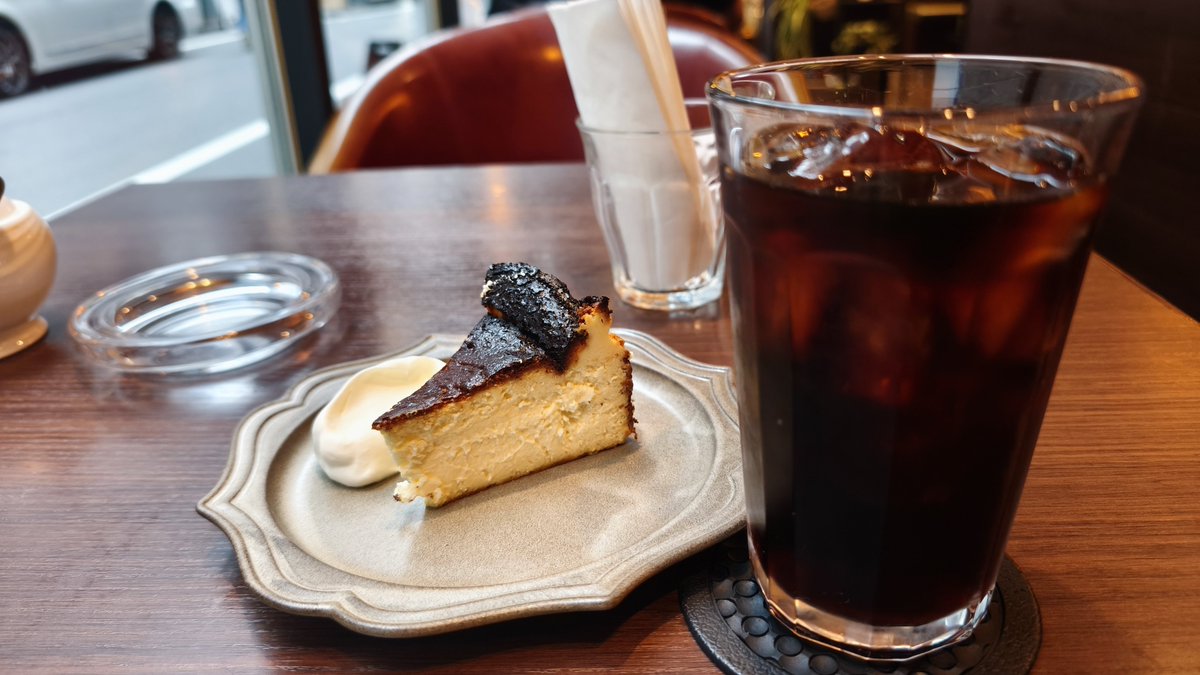HalnaAnnaka's tweet photo. まさか東京にまだ全面喫煙可の喫茶店があるとは思わなんだ https://t.co/9EFwz5cud8