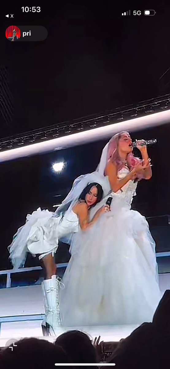 stoessbay's tweet photo. TINI Y LALI CANTANDO LIKE A VIRGIN VESTIDAS DE NOVIAS ME INFORMAN QUE ALEJANDRO STOESSEL HA ENTRADO EN COMA https://t.co/IdG6JhKJqJ